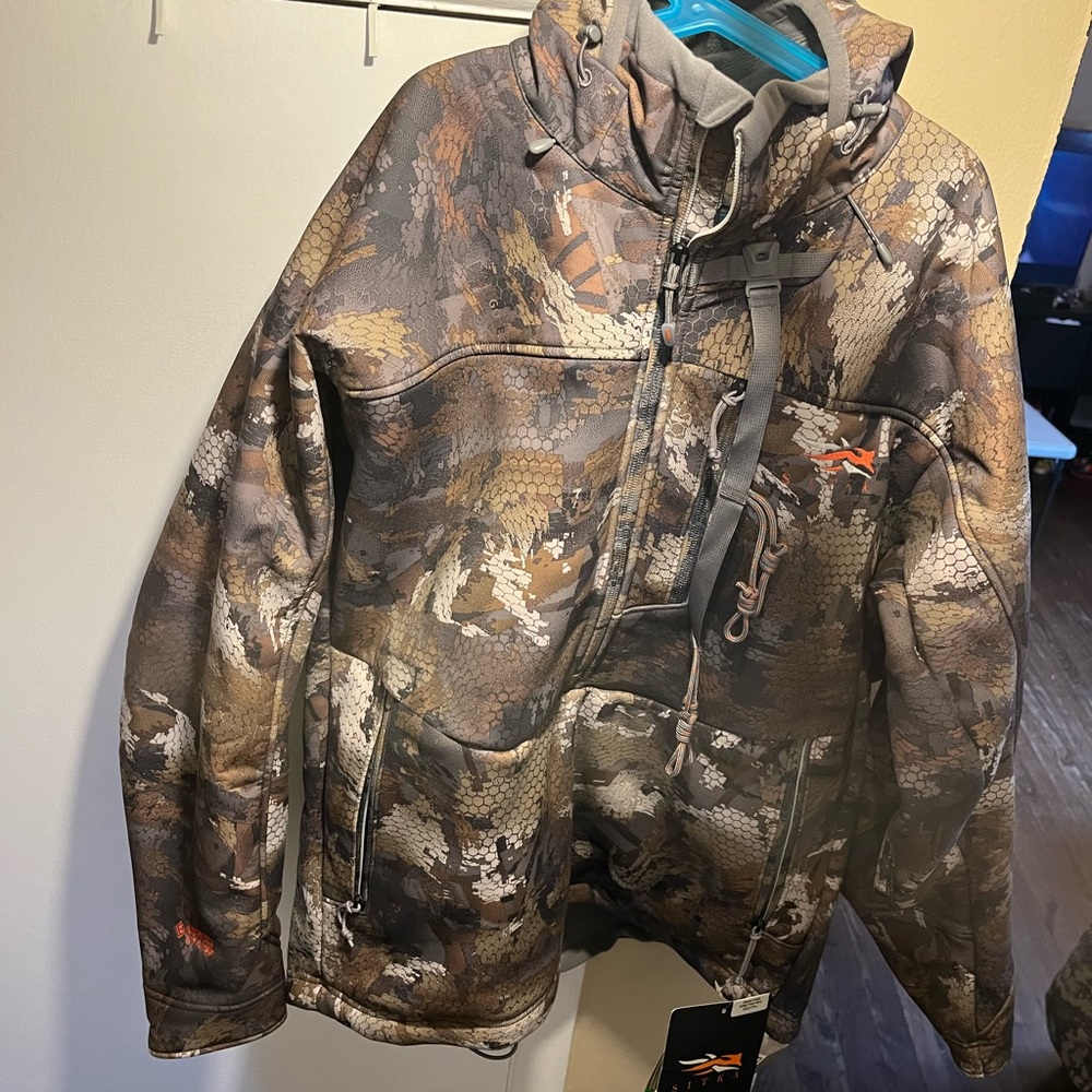 Sitka Dakota hoody never been used or worn.
